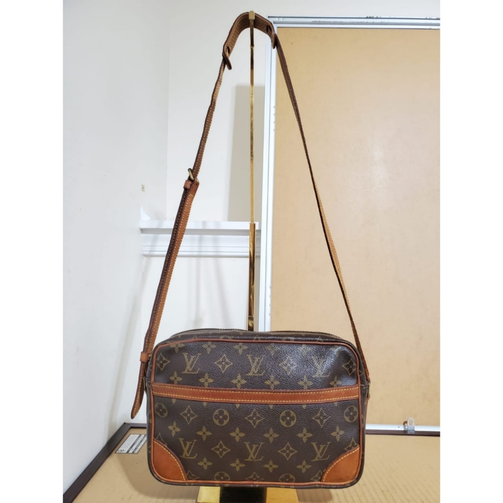 Authentic LOUIS VUITTON Monogram Trocadero 27 Bag